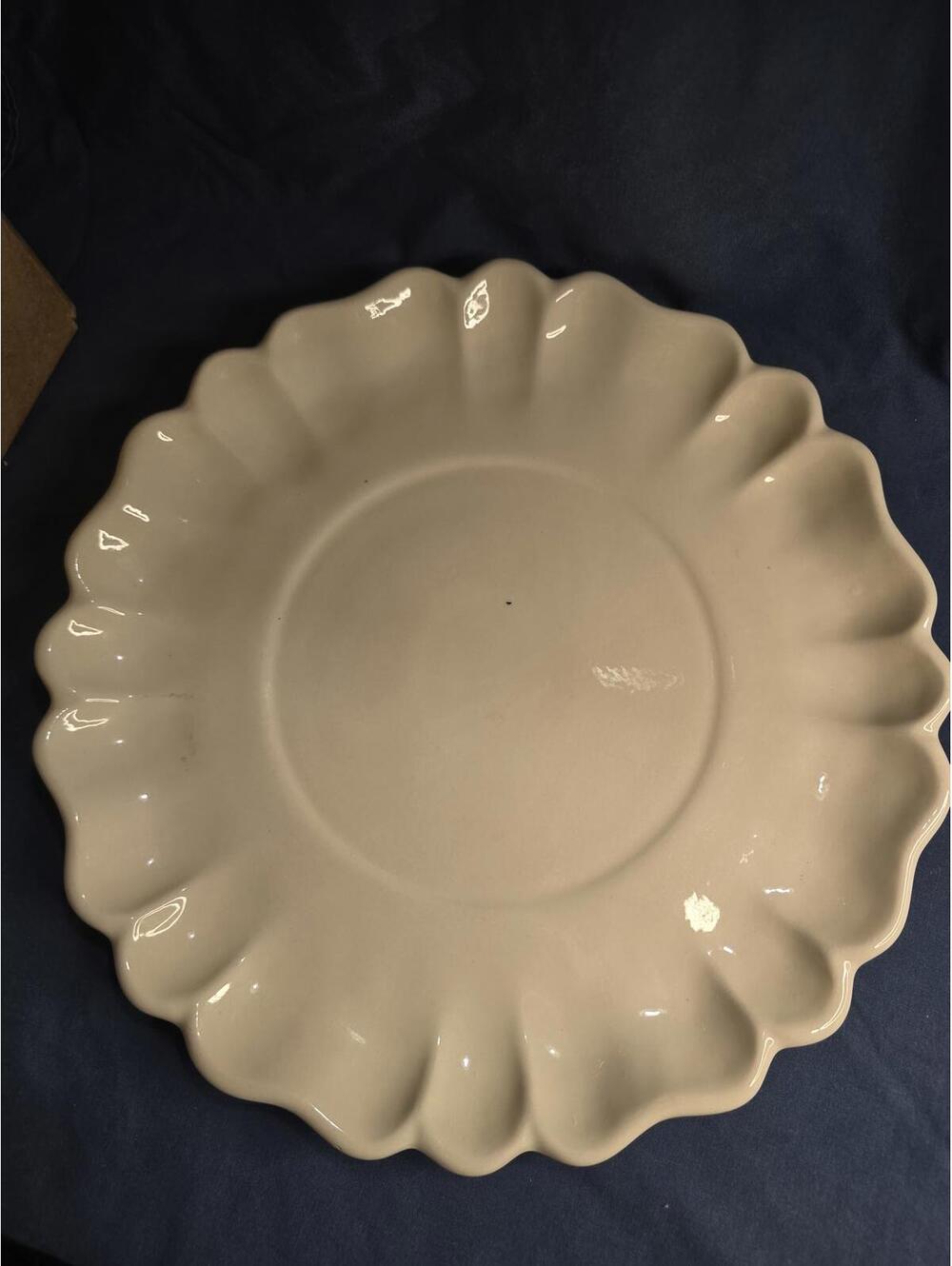 Vintage Hall California pottery white 12’’ platter
